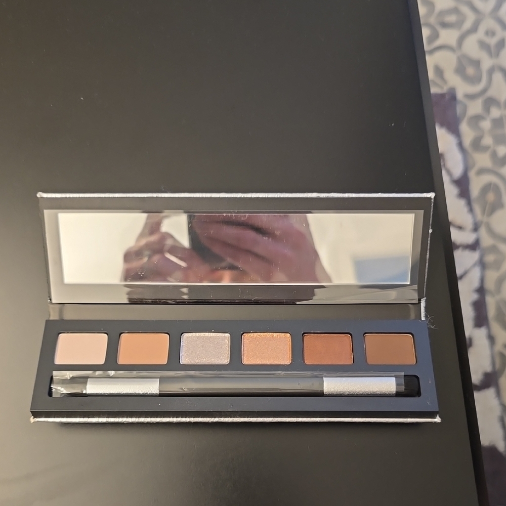 Neutral Eyeshadow Palette with Mirror